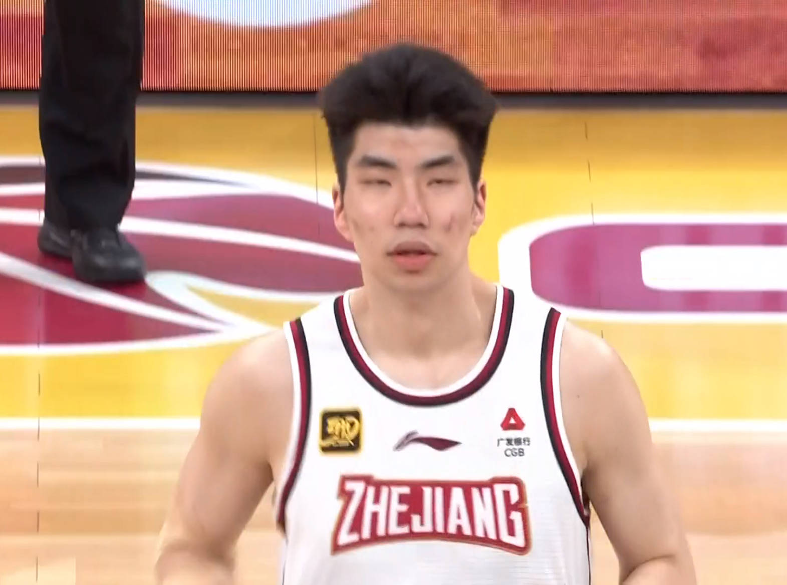 3场比赛后!男篮顶级中锋身价大暴跌,曾与杨瀚森齐名!