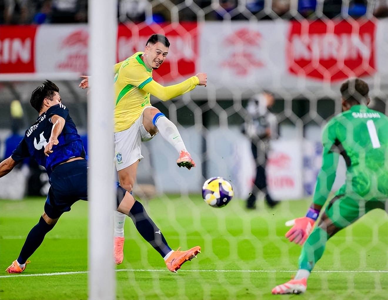 天哪:日本队3比2击败五星巴西,更让中国足球绝望的是比赛过程