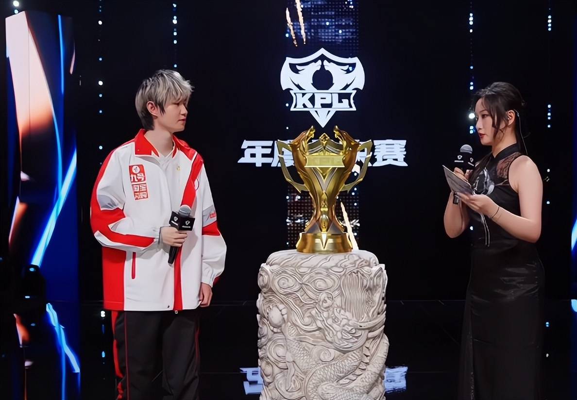 王者十周年，梦泪放大招Cos李白凤求凰，吓坏Gemini