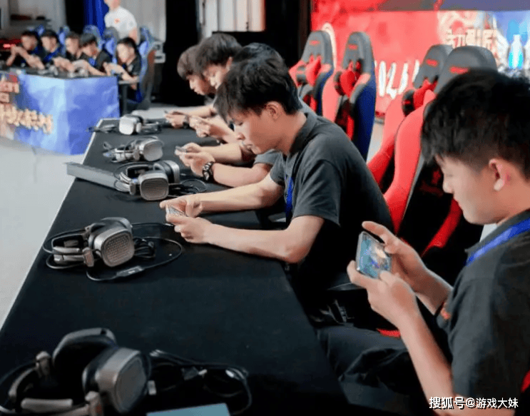 2025年中国电竞报告公布，LOL热度持续下滑，但整体数据还是上升